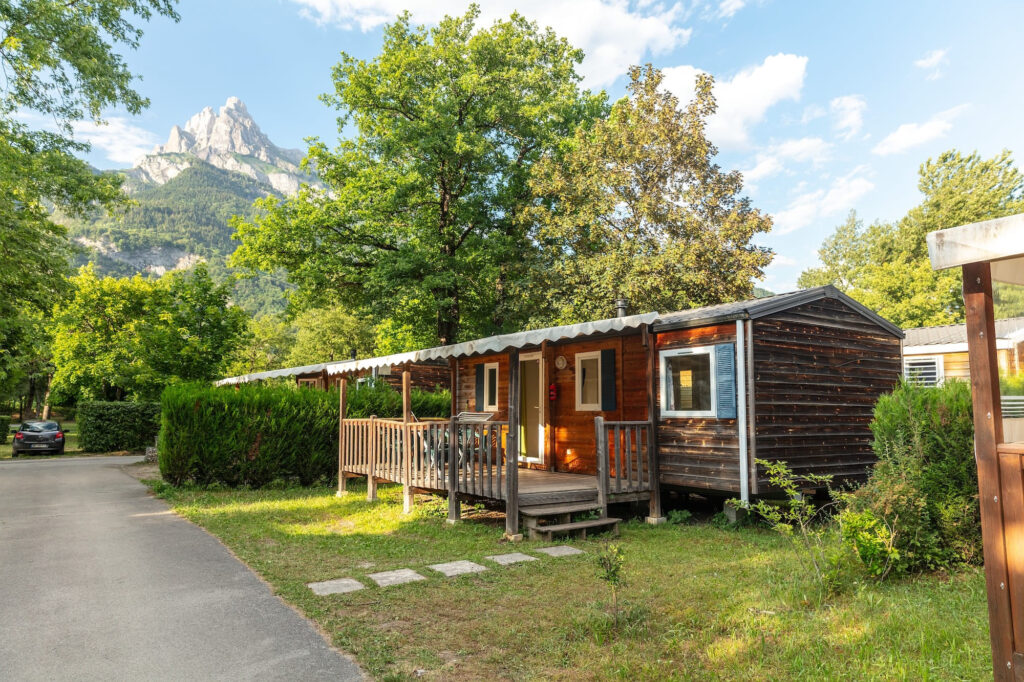 camping les îles passy lac hébergement location