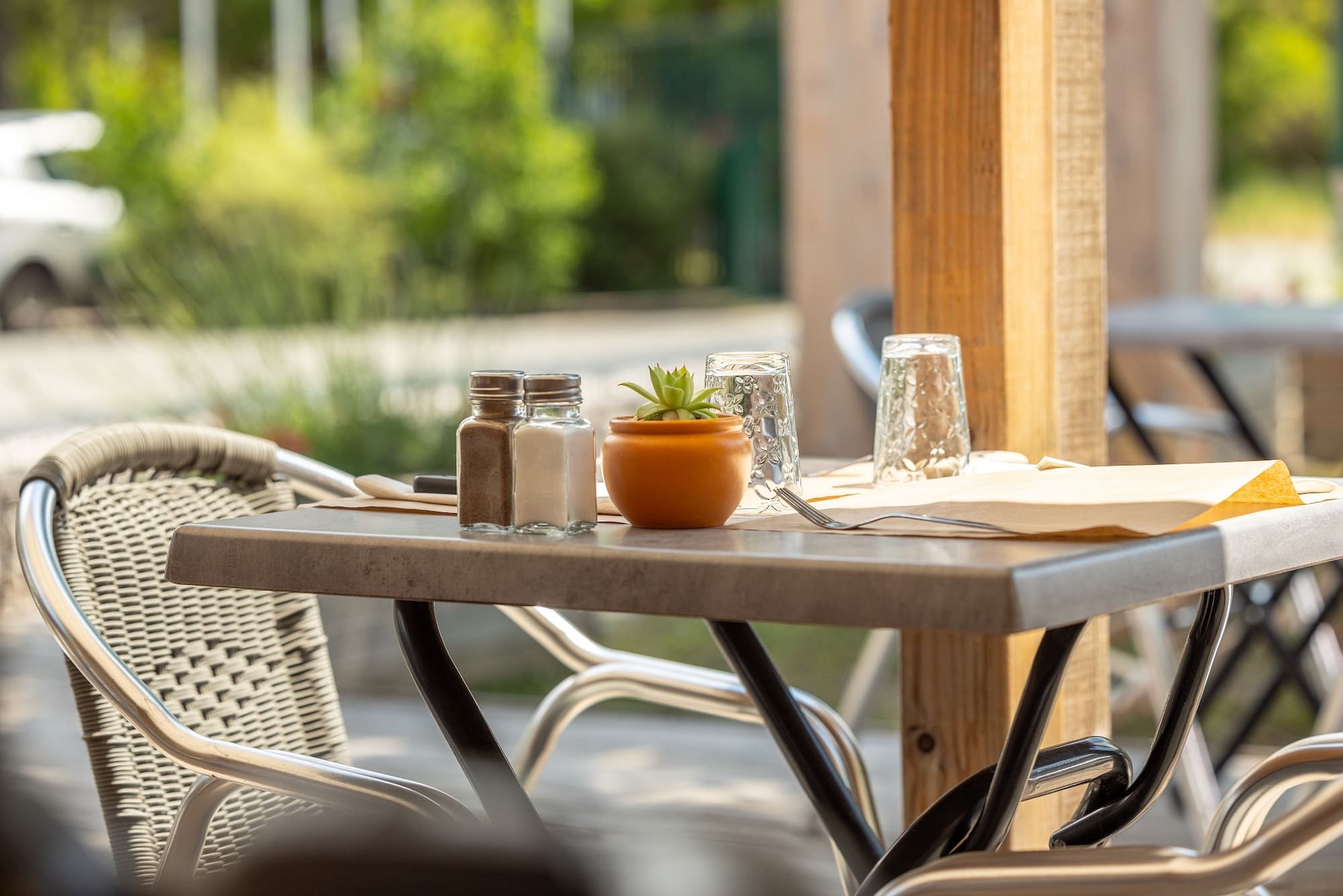 camping les îles passy lac petit dejeuner terrasse restaurant